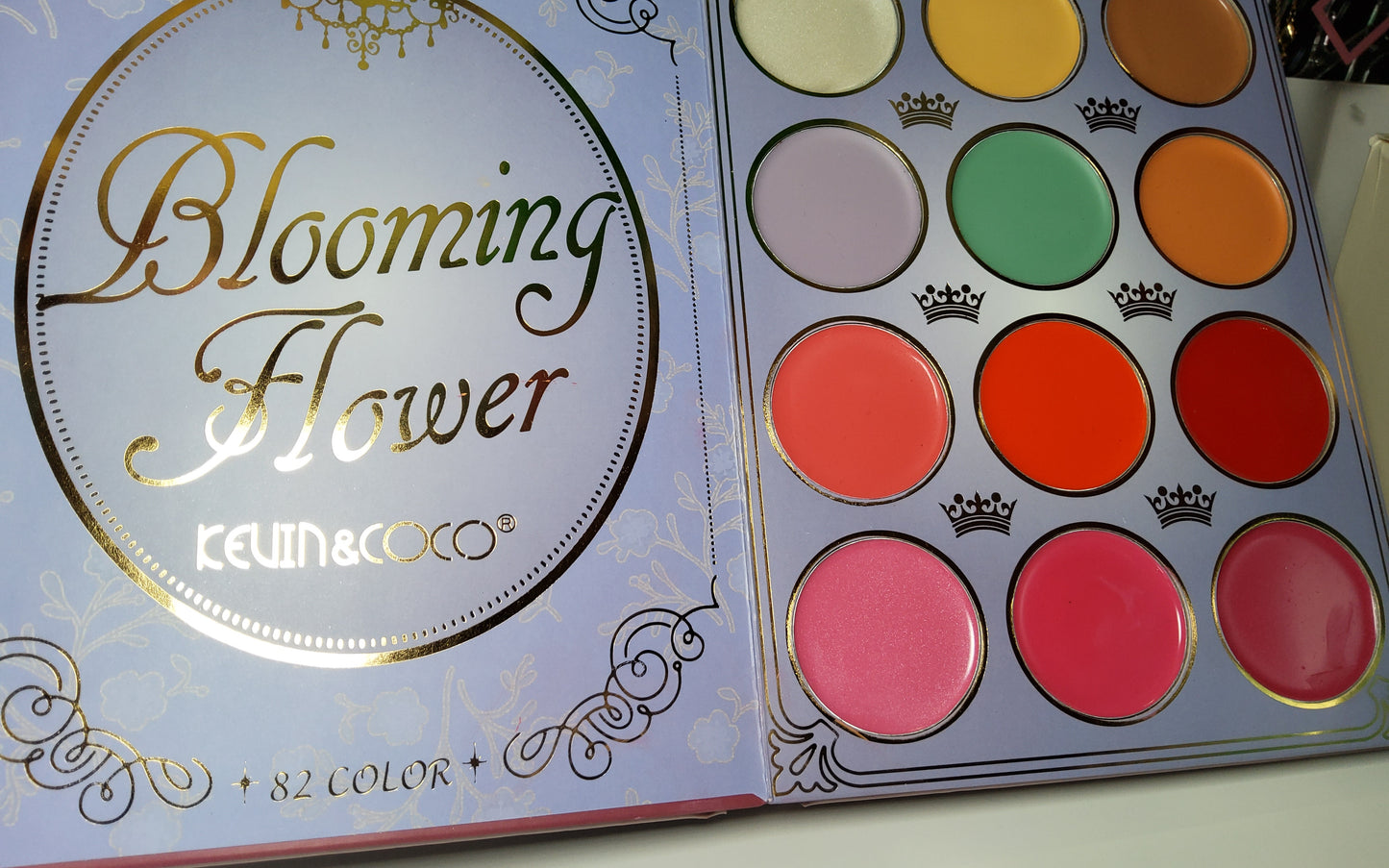 KEVIN & COCO 82 COLORS FACE PALETTE RED ROSES